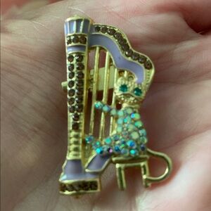 Crystal Lavender Harp with cat Brooch